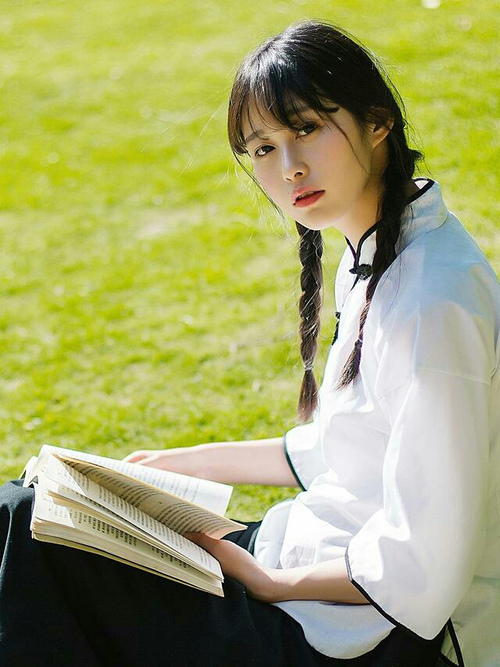 瑞士骑手马丁·福克斯荣获2024年最佳障碍赛骑手奖，表彰其卓越表现。